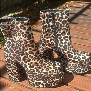 Steve Madden Cheetah Print Boot. W9.5